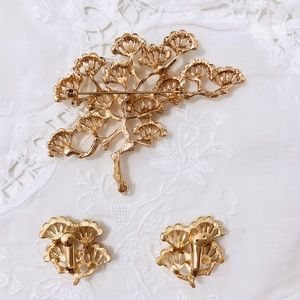Jewelry - White Pearl Pine Tree Clip On Earrings Jewelry - White Pearl Pine Tree Clip On Earrings